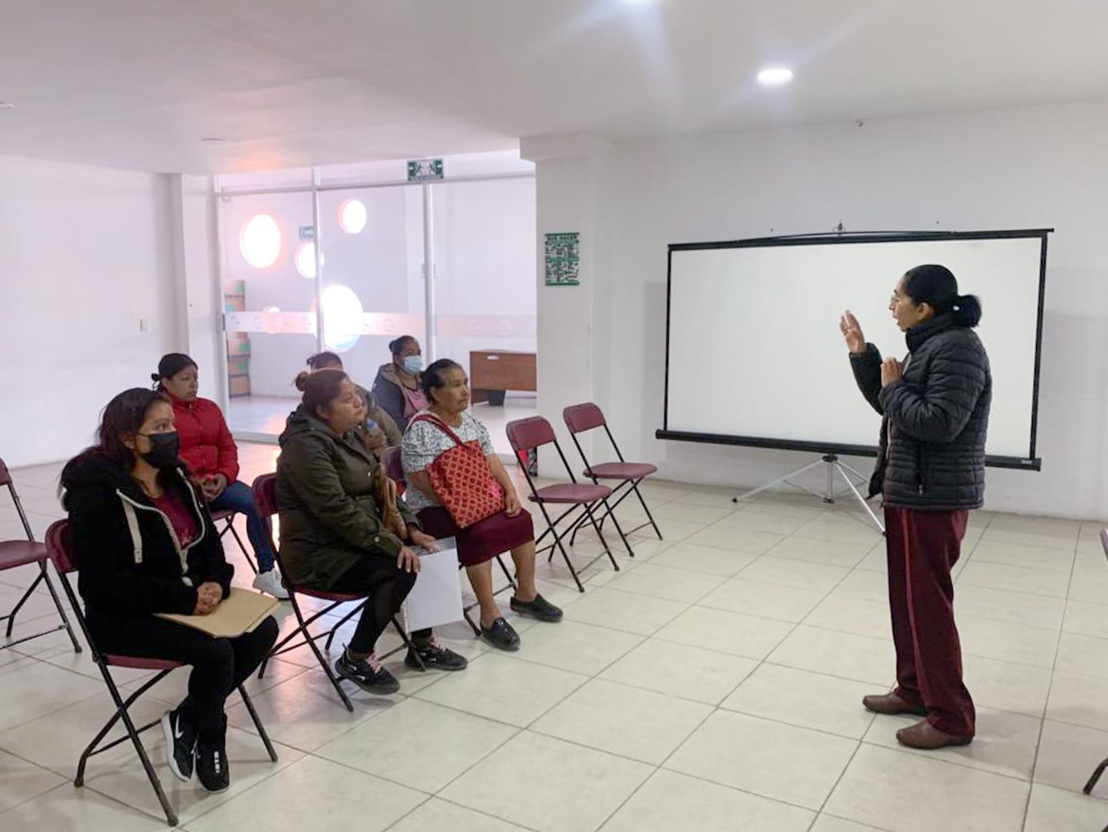 Ayuntamiento de Apetatitlán asesora a jefas de familia para acceder a apoyos e iniciar un negocio